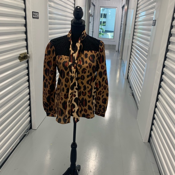 🐆 Kardashian Kollection Blouse🐆 - Picture 2 of 6